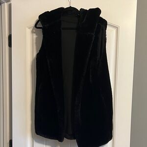 Capote faux fur vest size M has good and pockets